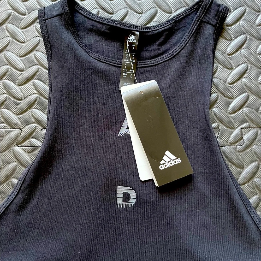 Adidas Active Workout Top New with Tags 🏷️ Size Small in Black Color - Picture 5 of 6